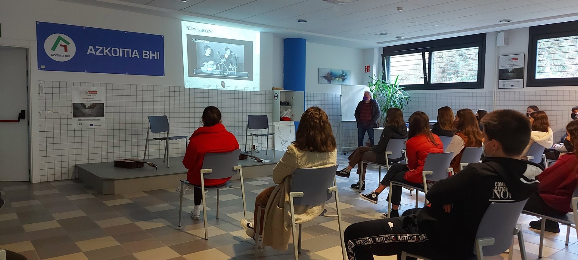 Mikel Markezen eta Eñaut Elorrietaren bisita, Azkoitia BHIn