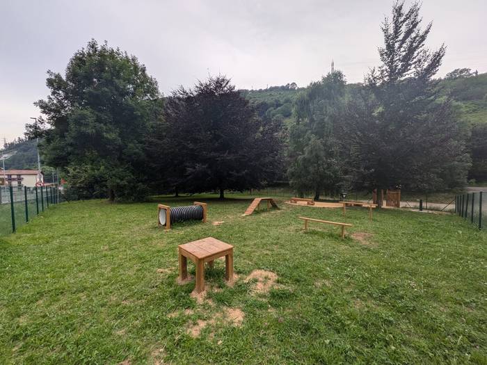 Erabilgarri dira txakurrak solte ibiltzeko hiru guneak
