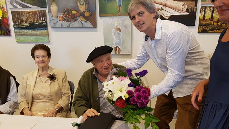 89 urteko nagusiei omenaldia egin zaie gaur eguerdian