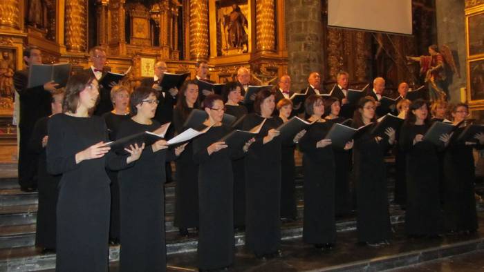 Iraurgi eta Donostiako Mariaren Bihotza abesbatzen kontzertua larunbatean, Azkoitiko parrokian