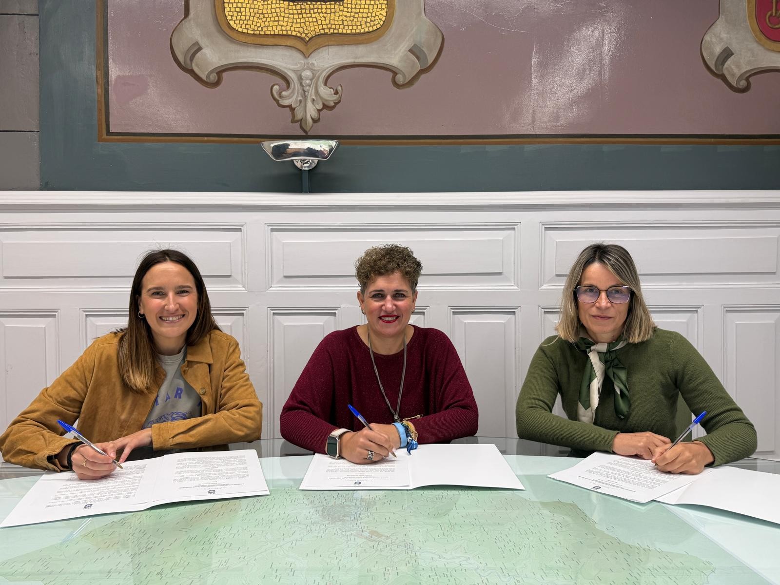 Iaz hasitako bideari jarraituta sinatu dute UKTk eta Azkoitiko Udalak hitzarmena gaur