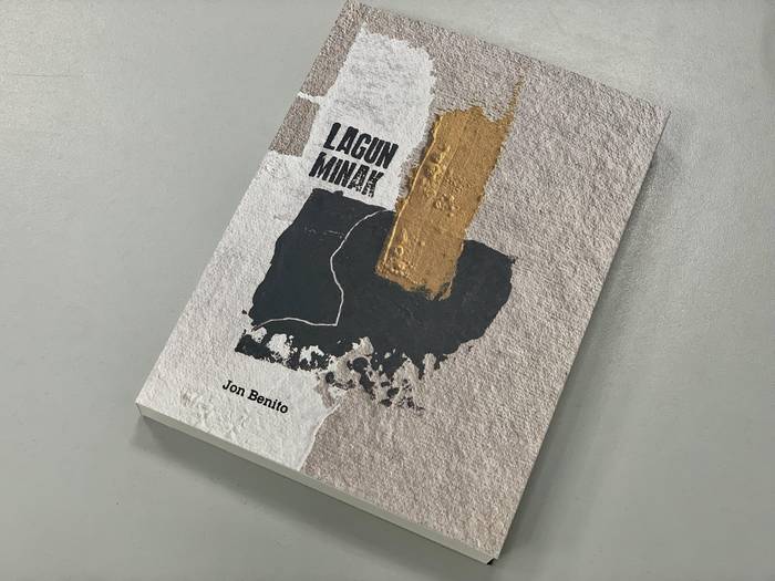 'Lagun minak' liburuaren ale bat zozkatuko du Zarauzko Hitzak