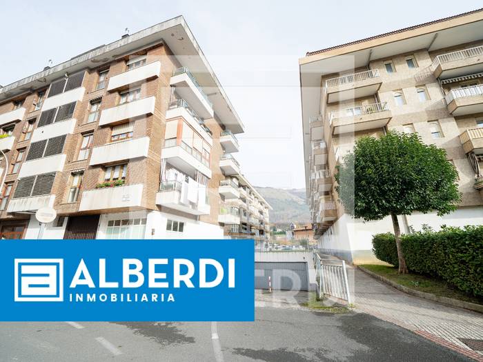 Alberdi Inmobiliaria: garaje itxia salgai Bizkargi plazan