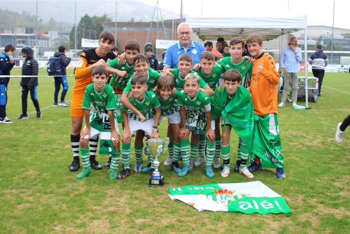 Betisek irabazi du 2010eko mutilen Domusa Teknik Azpeitia Cup txapelketa