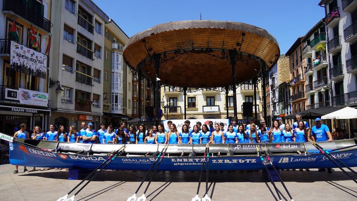 Ilusioarekin ekingo diote Zarauzko arraunlariek traineru denboraldi berriari