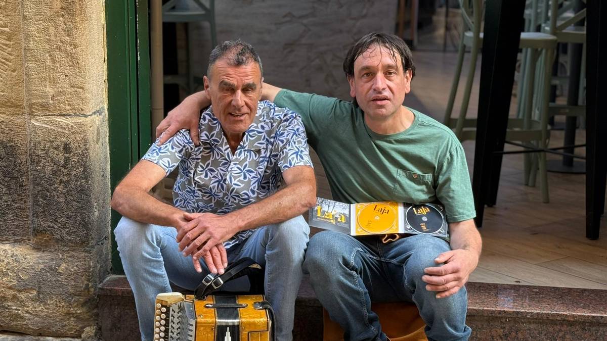 Lajaren ordu luzeetako ondarea, sototik plazara