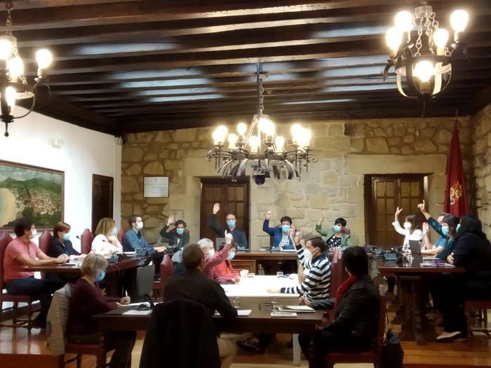 Ia zerga eta tasa guztiak izoztuko ditu Zarauzko Udalak 2021ean