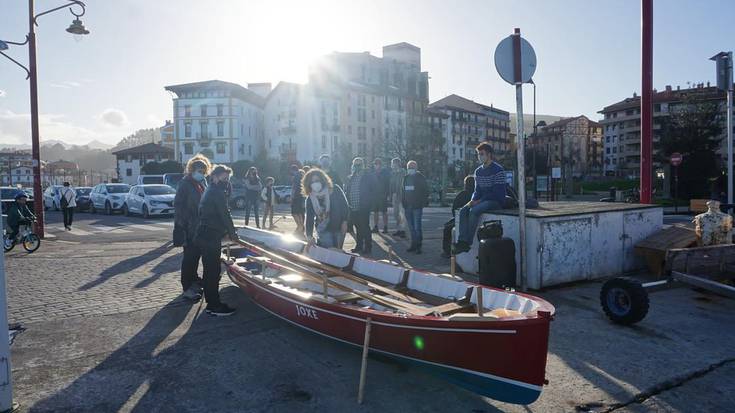 Beduola Elkartekoek Joxe txaluparen botadura egin zuten atzo