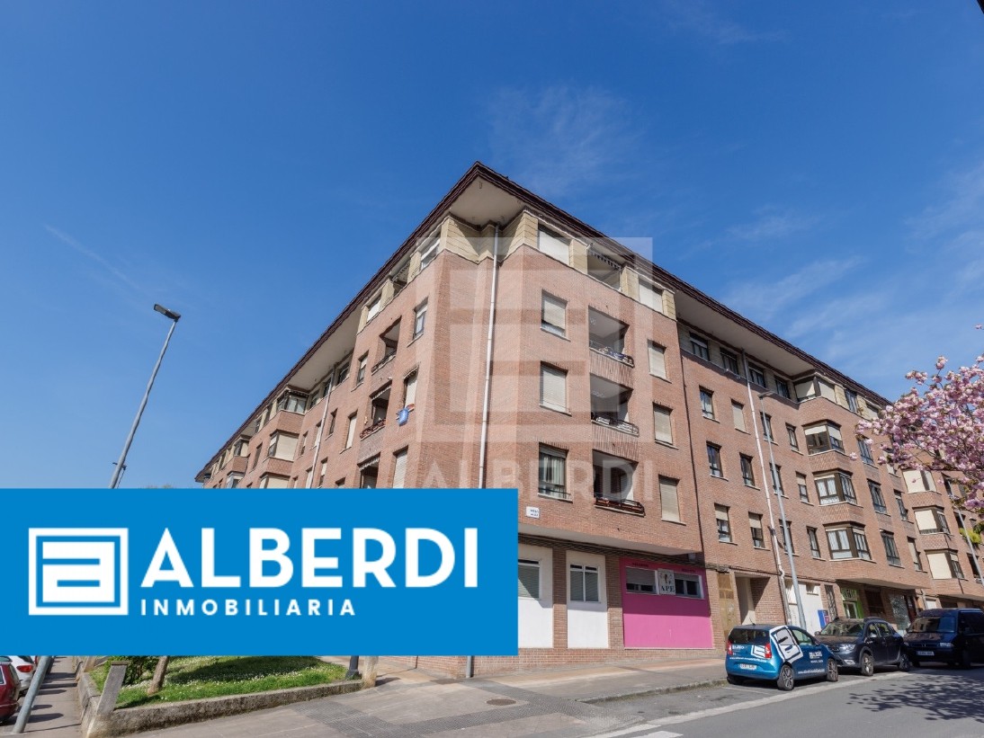 Alberdi inmobiliaria: bizitzera sartzeko prest aurkitzen den duplexa Jandonianiz kalean
