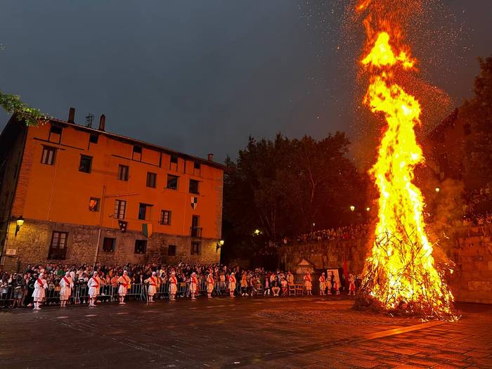 Umore Ona eta Tata elkarteek piztuko dute aurtengo San Joan bezperako sua