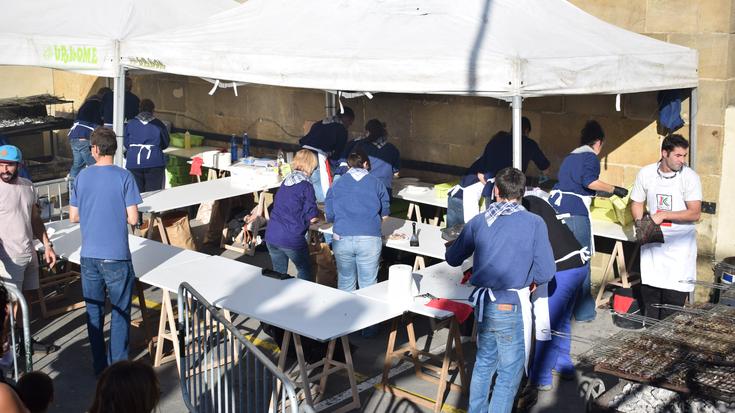 Frontoia eta sabela beterik, Antxoa Egunean