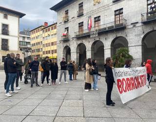Barakaldoko hilketa matxista salatzeko elkarretaratzea egin dute