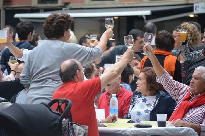 Irudietan: Elkartasun eguna ospatu dute Zarautzen