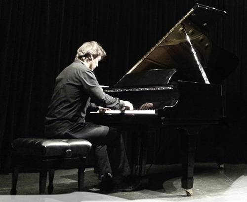 Xabier Lizaso: "Pianoa izango da hari guztia lotuko duen instrumentua"