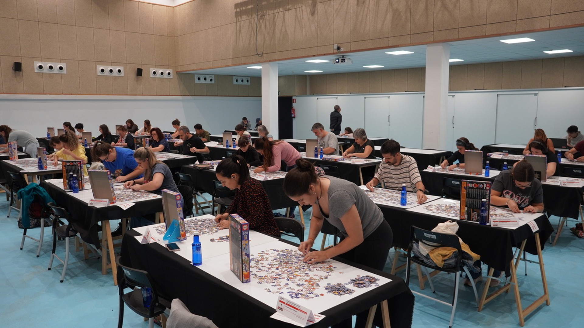 Hasi dute Elkargunean puzzlearen festa