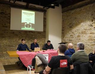 Zezenak Azpeitian etorkizunik ba ote duen hausnartu dute Basazabalen