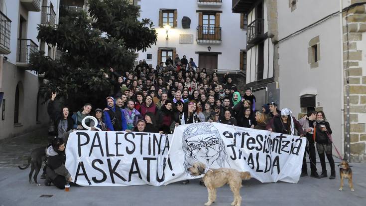 Etxeluze gaztetxeak Palestinaren alde egin du III. Tekno-Punk jaialdian