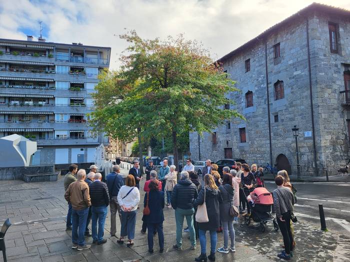 Erdi Aroko Azkoitiaz gehiago jakiteko bisita gidatua egin dute