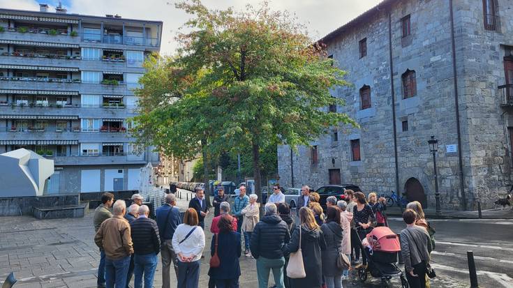 Erdi Aroko Azkoitiaz gehiago jakiteko bisita gidatua egin dute