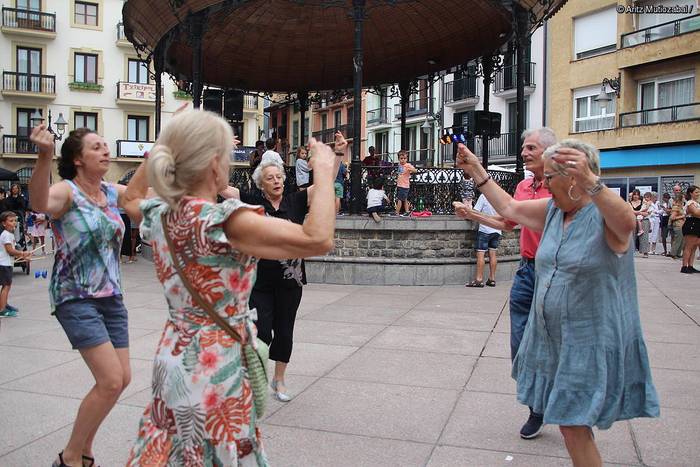 Arkaitz Allur eta Maddalen Arzallusek girotuko dute gaur Musika Plaza