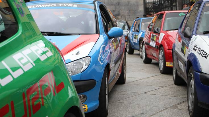 Goilurrak rallyko autoek bete dute herriko plaza