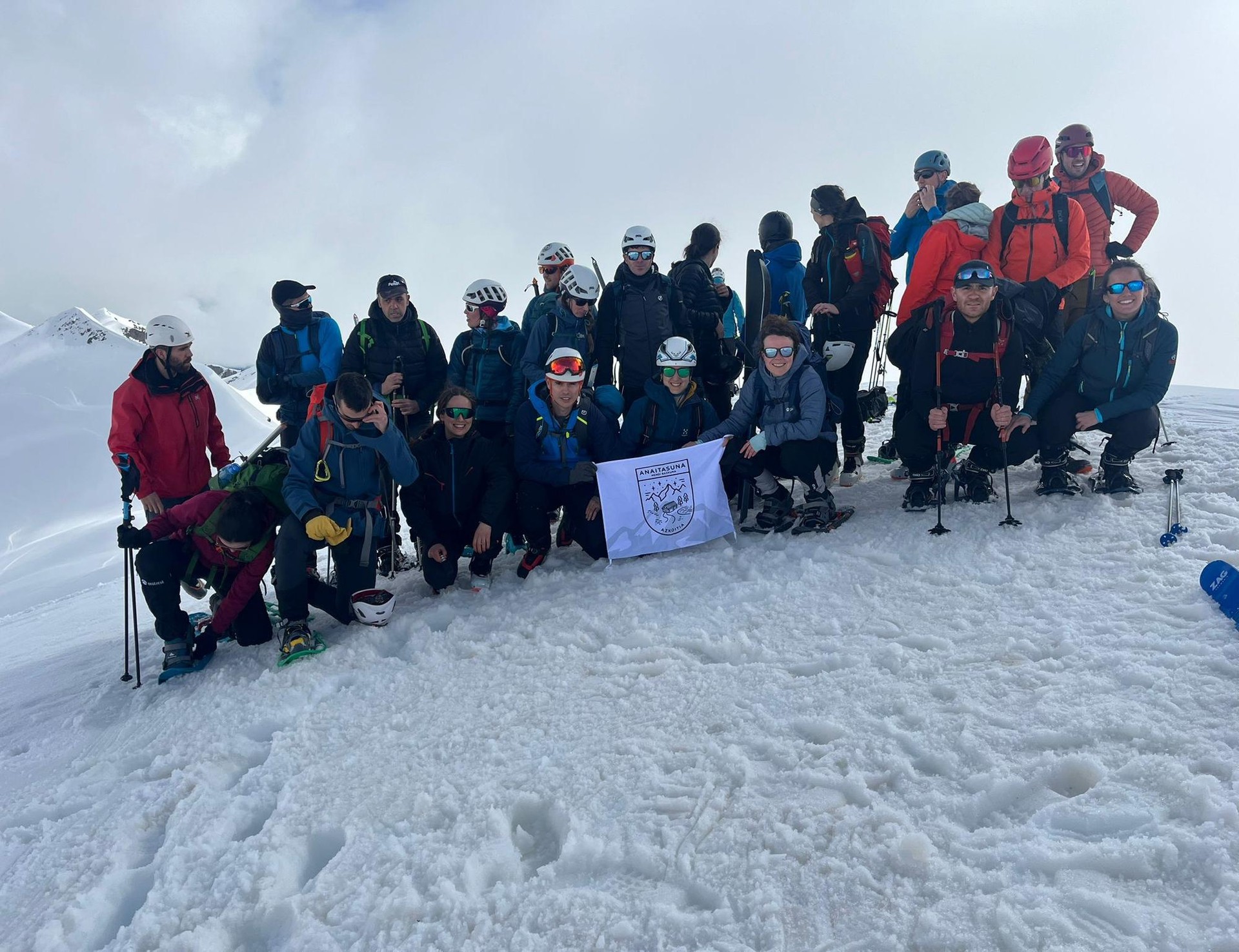 Pirinioetan ibili dira hainbat lagun Anaitasunarekin