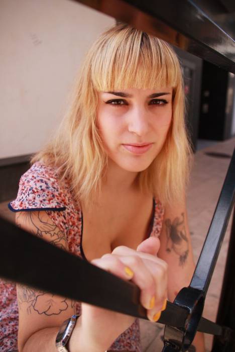 Tania de Sousa zestoarra bakarkako diskoa hasi da prestatzen