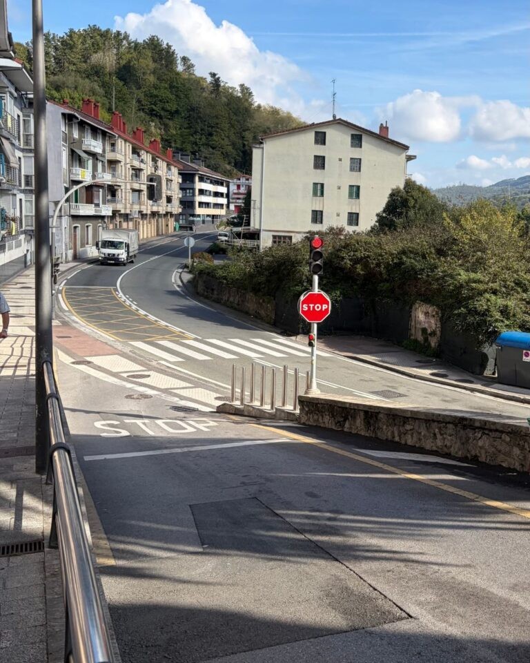 Antxiola kaleko eta Ibai Ondo irteerako semaforoen funtzionamendua aldatu da