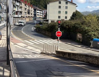 Antxiola kaleko eta Ibai Ondo irteerako semaforoen funtzionamendua aldatu da