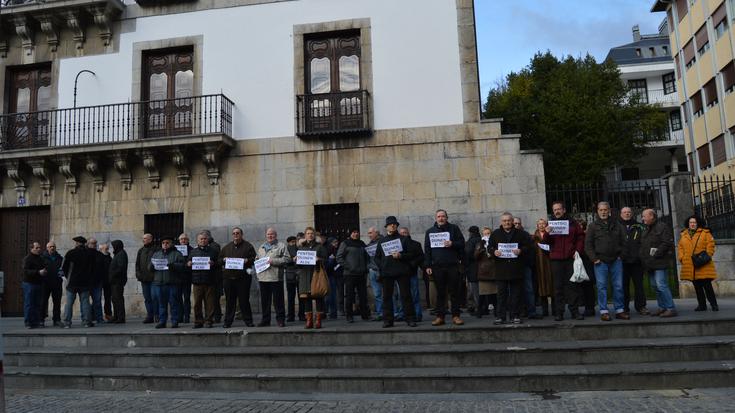 Asteroko protesta egin dute pentsiodunek eguerdian