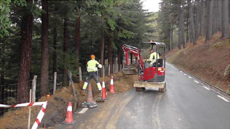 Urrategi auzoan ur hornidura hodiak instalatzen hasi dira
