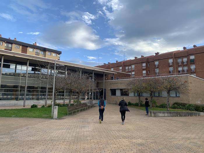 Greba deialdiarekin bat egin dute eskualdeko osasun zentroetako sendagile batzuek