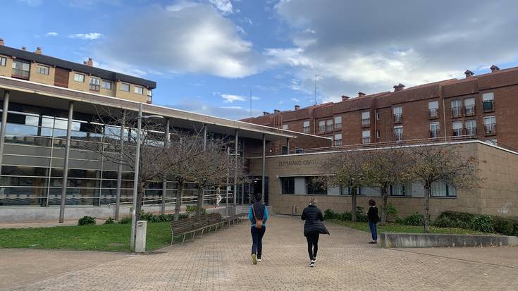 Greba deialdiarekin bat egin dute eskualdeko osasun zentroetako sendagile batzuek