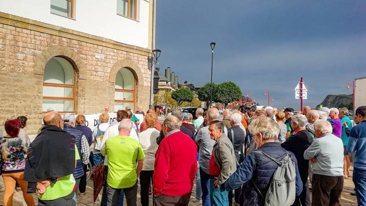 Pentsiodunen aldarria kalean, beste astelehen batez