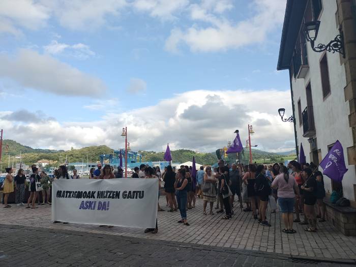 Iruñeko hilketa matxista salatzeko elkarretaratzea egin dute