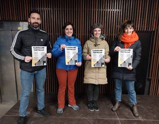Artzape Euskaltzaleon Plaza sortu dute "kaleak astintzeko"