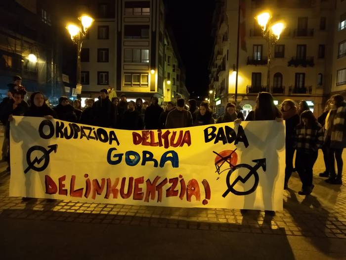 Elkarretaratzea egin dute Maravillas eta Kijera gaztetxeen alde