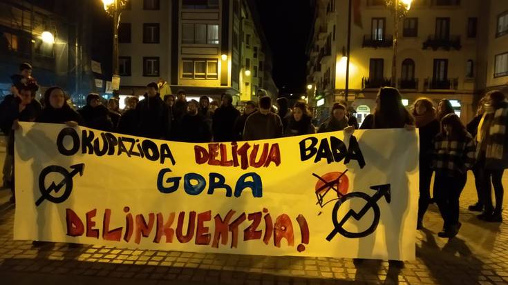 Elkarretaratzea egin dute Maravillas eta Kijera gaztetxeen alde