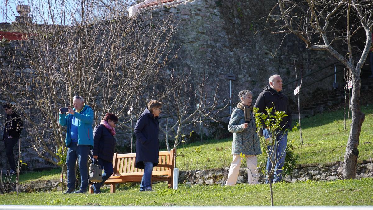 Alde Zaharrari bizitza eta arnasa emango dion lorategia zabaldu dute