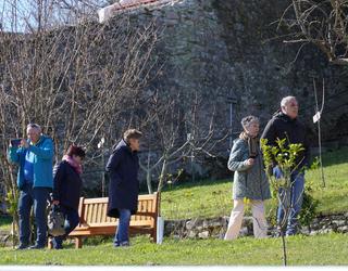 Alde Zaharrari bizitza eta arnasa emango dion lorategia zabaldu dute