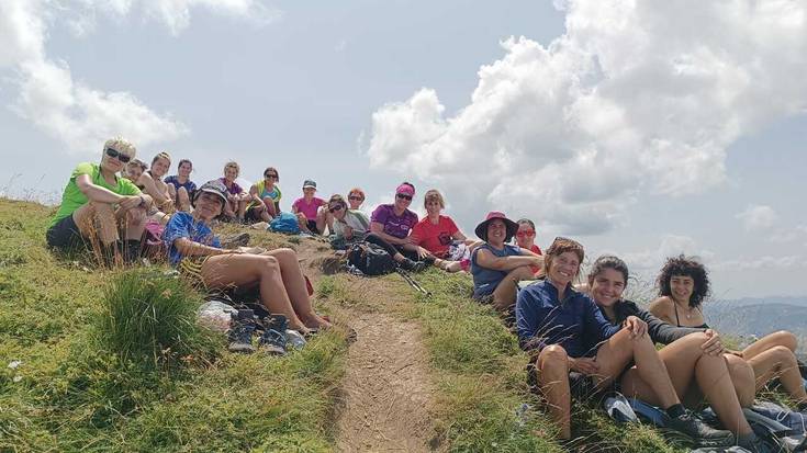 Enaren bidea, Emakumeon* Etxearen ikasturteari amaiera emateko