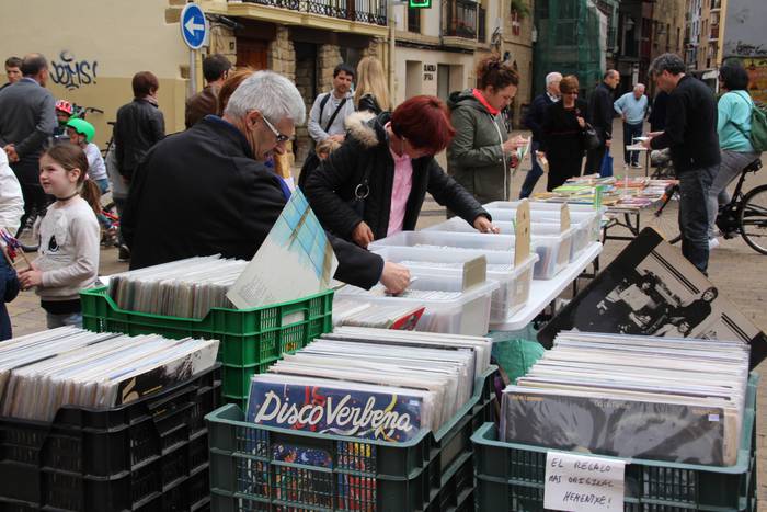 Bigarren eskuko liburu eta disko azoka solidarioa izango da asteburuan