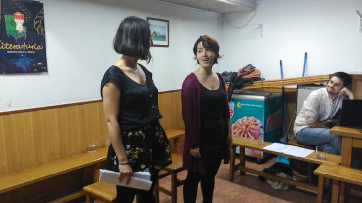 Aingura altxa du Literaturiak