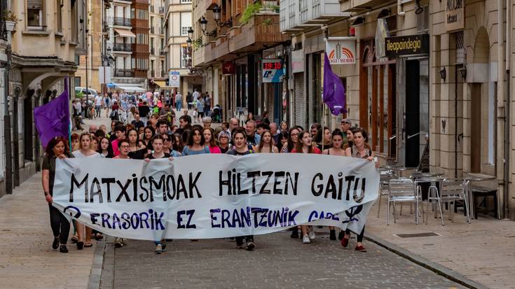 Gasteizen izandako hilketak salatzeko manifestazioa