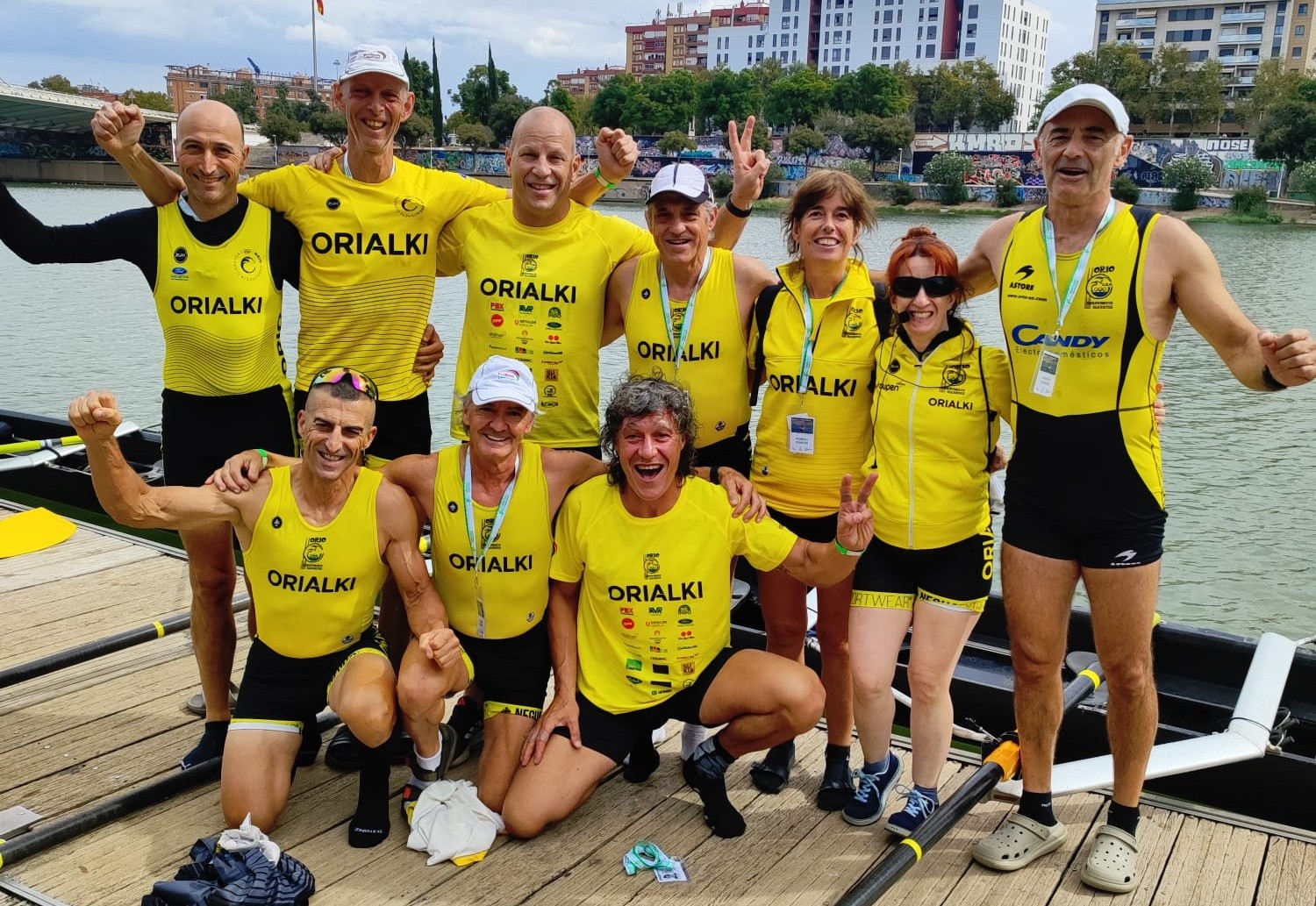 Garaipenik gabe baina dena emanda itzuli dira OAEko beteranoak Sevillatik