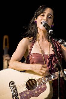 Julieta Venegas zuzenean Balentziaga museoan, martxoan