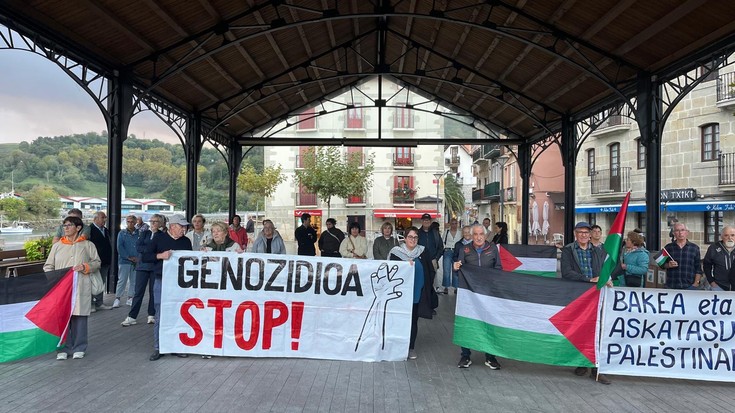 Palestinako egoera "jasangaitza" salatu dute oriotarrek Herriko Plazan