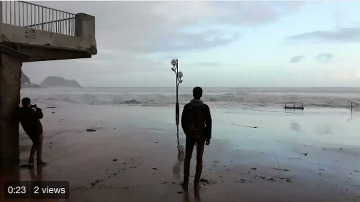 Bideoa: Olatuek malekoia gainditu dute