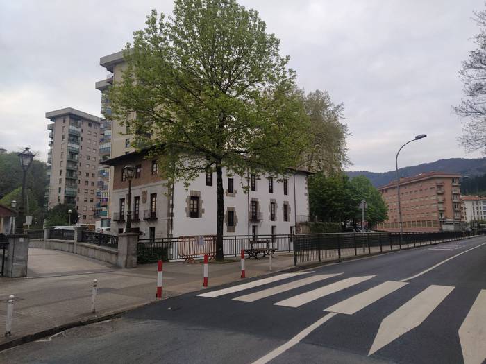 Oinezkoek ezingo dituzte Kale Nagusia eta Altzibar etorbidea zeharkatu astelehenetik aurrera