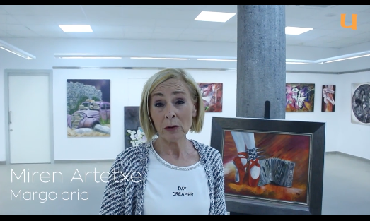 BIDEOA: Miren Artetxe margolaria, klasikoarekin eta modernoarekin jolasten